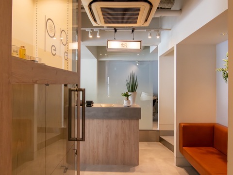 【三宮】≪土日休みOK≫≪客単価11000円以上≫≪カットカラー2時間枠≫デザインカラー、髪質改善メニューが人気！客単価が高いため、少ない入客数でも売上をたてることが可能です！落ち着いた雰囲気のプライベートサロン「PePe（ペペ）」からスタイリスト（美容師）の求人