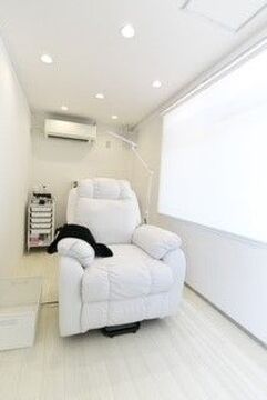 【山科駅】≪社会保険完備≫≪月8日休み≫≪社割あり≫≪日曜休みOK≫自分の個性や技術を生かしながら仕事ができる！やりたいことが実現可能☆アットホームな個人店で働きたい方にオススメ！「Genesis（ジェネシス）」からネイリスト（ネイル）の求人★☆★