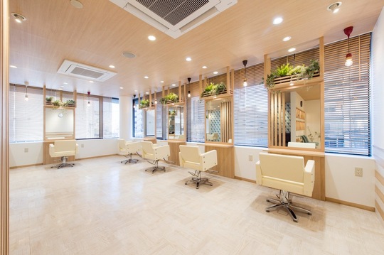 【江古田】◆社会保険完備・完全週休2日制・19時で営業終了・ママさん美容師も歓迎◆営業時間内レッスン中心！新卒入社で2年以内のデビューが可能です。大手サロン出身オーナーのマンツーマンレッスンも魅力！大型店と個人店両方の良さが詰まった「aeru（アエル）」からアシスタント（美容師）の求人☆★☆