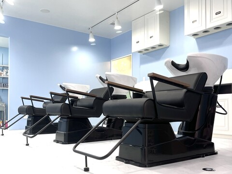 【山口駅】山口トップレベルに可愛い内装の店で、将来役立つブリーチワーク≪派手髪≫≪ハイトーンカラー≫やトータルビューティーの技術が学べる！≪完全週休2日≫≪社会保険完備≫≪実働8時間≫≪営業中レッスン≫「SHALLTIA（シャルティア）」からアシスタント（美容師）の募集☆★