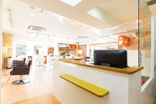 【町田駅】◆完全週休2日制・2年以内のデビュー可能・営業中のレッスンOK◆カリキュラムがしっかり整っているので、安心してスタイリストデビューが可能。営業中のレッスンも可能で効率よくスキルアップできますFrais 町田店（フレイスマチダテン）からアシスタント（美容師）の求人★☆