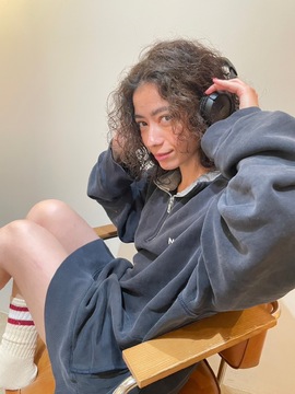 【大阪梅田】梅田茶屋町で勢いのあるサロンから新ブランドがNEW OPEN！スタッフ一人一人に寄り添い、夢叶えるサポートがあります！集客もしっかりありますので入社したての方もどんどん入客してもらえます！ハイトーンカラー、パーマが好きな方にお勧め！梅田茶屋町に4ブランド展開する「LUAU Haku 梅田（ルアウハクウメダ）」からスタイリスト（美容師）の求人☆★