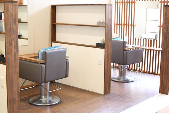 【古川橋】≪17時閉店≫≪完全週休2日制≫≪社会保険完備≫≪営業中レッスンOK≫≪最短1年半でスタイリストデビュー可能≫夢をもち、夢を与えられるような美容師に成長できるサロン「TOM HAIR DESIGN　古川橋店 (トムへアーデザインフルカワバシテン)」からアシスタント(美容師)の求人☆★☆