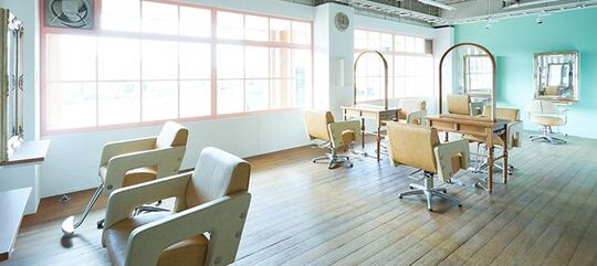 【東生駒】≪月8,9日休み≫≪社会保険完備≫≪賞与あり≫≪産休育休実績あり≫駅チカすぐの好立地！社内アカデミー完備で営業時間中研修にて2年デビュー確実！充実の待遇面と教育体制が人気です！「Figaro mina 東生駒店（フィガロミーナヒガシイコマテン）」からアシスタント（美容師）の求人☆★