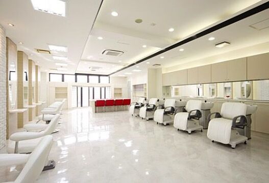 【楠葉】≪18:40までに退勤≫≪スタイリスト月給25～50万円≫店舗売上を分配するカタチなので頑張った分ちゃんと返ってきます。お仕事終わりも早く、仕事も家庭も両立できるのも嬉しい！ママさんスタイリストも活躍中の「MAMAS 楠葉店（ママスクズハテン）」からスタイリスト（美容師）の求人☆★☆