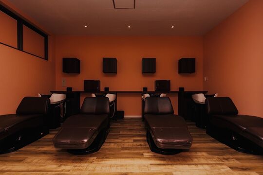 【警固】プロミュージシャンによる生演奏があり、お客様から大好評！！高単価で高い技術売上が狙えます！！人気のヘアサロン「FAVOR 警固店（フェイバーケゴテン）」からスタイリスト（美容師）の求人☆★