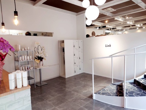 【日田駅】≪日曜定休あり・社会保険完備・最短18時に退勤・サロン駐車場あり≫スタッフ同士の仲が良く働きやすい環境！マツエク、フェイシャルエステ、成人式プロデュースも学べるトータルビューティーサロン「Link Hair&Esthetic（リンクヘアアンドエステティック）」からスタイリスト（美容師・理容師）の求人☆★