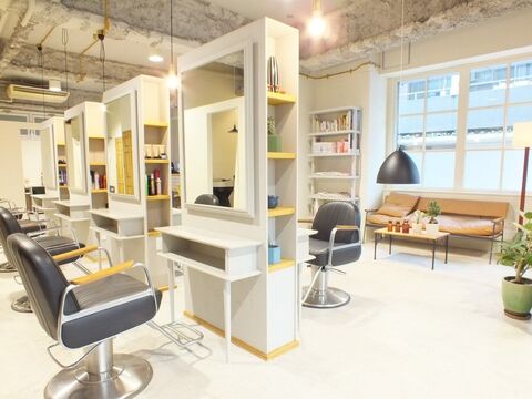 【本町】◆◇社会保険完備◇◆スタッフが長く活躍できるサロン作りに努めています！！ママさん世代を中心に注目を集めるサロンtre parrucchiere (トレパルッキエーレ)からスタイリスト（美容師）の求人☆★