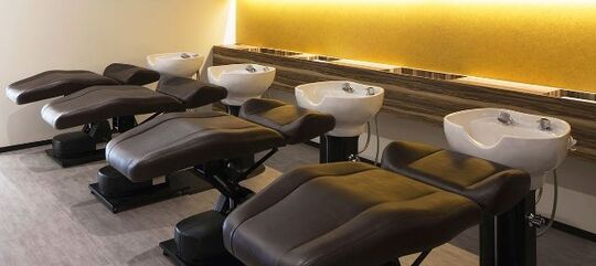 【大和西大寺】≪月8,9日休み≫≪社会保険完備≫≪賞与あり≫≪産休育休実績あり≫大阪・奈良に展開する人気ヘアサロン！商業施設内のブランド店！充実の待遇面と教育体制の整う魅力ある会社です！「FIGARO AVEDA（フィガロアヴェダ）」からスタイリスト（美容師）の求人☆★