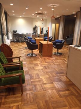 【六地蔵】日曜定休あり◆◇オーナーさんやお客様との距離が近く、フランクに働いていけます♪入客チャンスが多く、幅広い年齢層のお客様に愛されるnatal（ナタル）からスタイリスト・Jr.スタイリスト（美容師）の求人☆☆