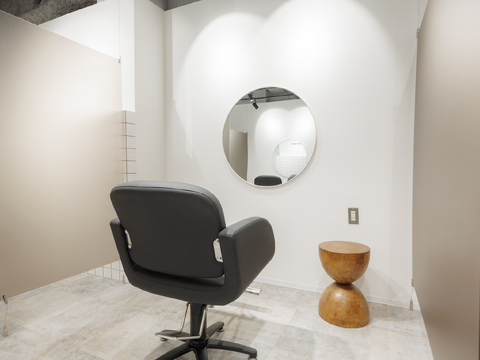 【鶴ヶ峰】◆売上最大70％還元◆今までの概念を覆す、完全自由な業務委託サロン！もちろん正社員やパート雇用も可能です！メニューや勤務時間などあなたの希望に合わせた働き方ができる「nuu nuu（ヌーヌー）」からスタイリスト（美容師）の求人☆★