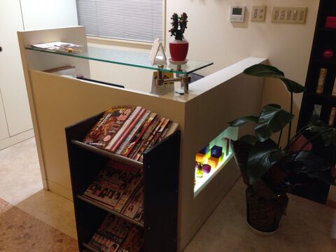 【長原】≪ママさん美容師大歓迎≫≪駅から徒歩3分≫営業後はすぐに帰宅できることが多いので20時に退勤も可能☆お客様との距離も近くアットホームな地域密着サロン！「Cut space e+（カットスペースイープラス）」からアシスタント（美容師）の求人☆★☆