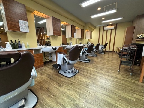 【新金岡】≪月給23万円＋歩合≫≪月8日休み≫≪社会保険完備≫地域密着のユニセックスサロン！20代～40代のお客様が中心で、幅広いデザインを提供できるお店です。フレンドリーな接客も自慢の「HOMME for hair（オムフォーヘアー）」からスタイリスト（美容師）の求人☆★