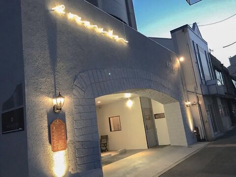 【二条】≪完全週休2日制≫≪月給18万円〜≫≪社会保険完備≫営業時間内レッスンOK！最短1年半でデビュー可能！興味があれば着付けも学べます！抜群の待遇の「ROCAReTA FOR HAIR 千本丸太町店（ロカリタフォーヘアーセンボンマルタマチテン）」からアシスタント（美容師）の求人☆★☆