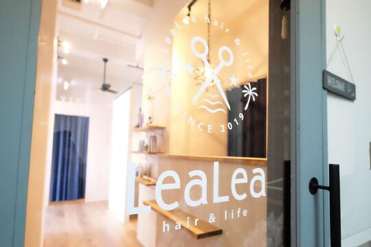 【伊丹駅】≪業務委託orパートで選べる！≫≪月祝定休！木曜は午前中のみの営業！≫≪時短勤務OK≫≪交通費全額支給≫≪土日休みOK≫技術に自信がなくても、美容が好きな方なら大歓迎！少人数のアットホームサロン「LeaLea hair&life（レアレアヘアアンドライフ）」からスタイリスト（美容師）の求人☆★