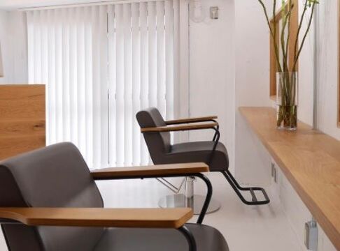 【大名】≪住宅手当あり≫レッスンはオーナーさんがマンツーマンで指導！人気のエリアでオシャレに楽しくお仕事してみませんか！ 小規模×少人数でお客さんとしっかり関わるヘアサロン「HUT hair work（ハットヘアーワーク）」からアシスタント（美容師）の求人★☆★