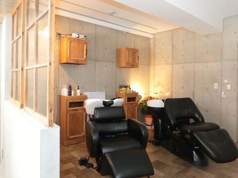 【若江岩田】≪月給20万円〜≫≪完全週休2日制≫≪社会保険完備≫≪2年以内にスタイリストデビュー可能≫レッスンは自分のペースで進められるので、プライベートの時間も確保しやすい◎「hair hospital NIKAI.（ヘアーホスピタルニカイ）」からアシスタント（美容師）の求人☆★