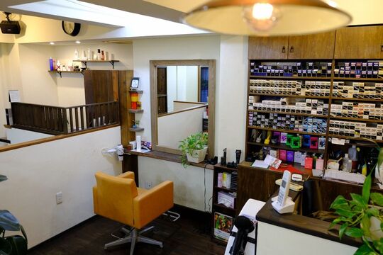 【今出川】≪月8〜10日休み≫メンズのお客様もたくさん来られます！店内はグリーンが溢れる空間！地域の方々から愛される地域密着型のアットホームサロン◎“toto（トト）”からスタイリスト（美容師）の求人☆★