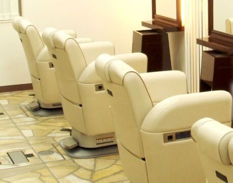 【一分】≪社会保険完備≫充実のカリキュラムで安心してスタイリストデビューが目指せます！サロンワーク以外にコンテストにも挑戦できるサロン「HAIR MAKE FEEL HILLS（ヘアーメイクフィールヒルズ）」からアシスタント（美容師）の求人★☆