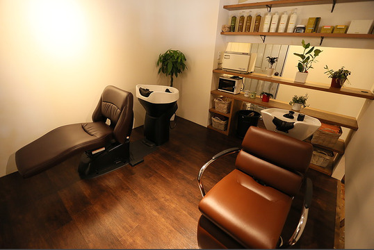 【鶴橋】オーナーさんからのマンツーマンレッスンでしっかり技術が学べます☆メリハリつけてプライベートも充実！リビングのように落ち着けるあたたかいヘアサロン☆「SUNNY（サニー）」からアシスタント（美容師）の求人★☆