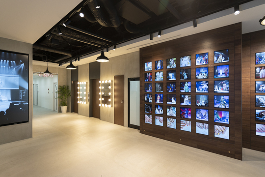 【中崎町】美容師免許があれば教員未経験でもOK！！！≪年間休日137日≫≪基本土日祝休み、18時までに退勤OK≫≪実働7時間30分≫美容学生さんが充実したスクールライフを送れるようサポートするお仕事です「学校法人山口学園 ECCアーティスト美容専門学校（ガッコウホウジンヤマグチガクエンイーシーシーアーティストビヨウセンモンガッコウ）から教員の求人★☆