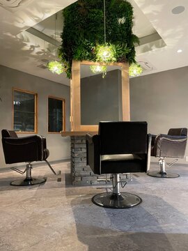 【高石駅】≪月給22万円スタート！≫≪完全週休2日制≫≪最短1年でスタイリストデビュー≫≪社会保険完備≫≪19時に退勤可能≫お客様との関わり、スタッフさんとの関わりを大事にしている「amore（アモーレ）」からアシスタント（美容師）の求人☆★