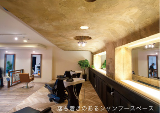 【深井】天然系100％の薬剤使用＆NYドライカットなど、こだわりのあるヘアサロン！ウッド調でアンティークカジュアルなオシャレな店内は癒しの空間！単価も高く、上質な施術を時間をかけて行っています！「coteri（コテリ）」からアシスタント（美容師）の求人★☆