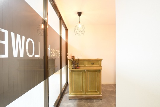 【鶴橋】≪希望休平日は全日OK≫≪月2～3回土日休みOK≫≪土日祝は営業19時まで≫≪髪色ネイル自由≫≪有給休暇取得率100％≫≪パートであれば16時迄の勤務OK≫仕事もプライベートもどちらも両立する事が可能な環境「eyelash LOWE（アイラッシュロー）」からアイリスト（まつげエクステ・まつげパーマ）の求人☆☆