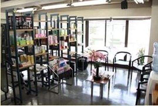 【JR住吉】≪有給休暇あり≫≪社会保険完備≫≪歩合でパートでも月給20万円以上可能≫丁寧な技術とアットホームな接客で愛される地域密着サロン！家庭と仕事の両立もしやすく安心の「Lovely 住吉店（ラブリースミヨシテン）」からスタイリスト（美容師）の求人☆★