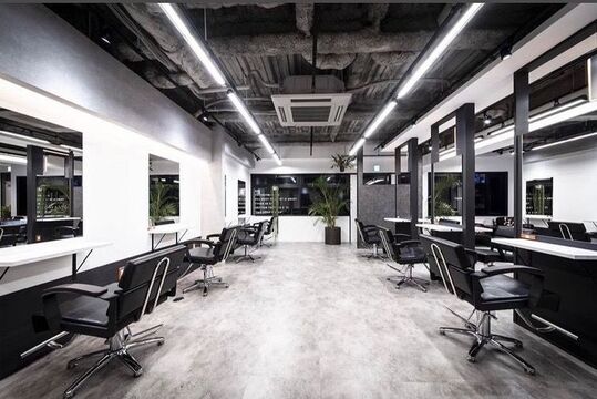 【博多駅】≪指名50%／フリー40%還元・入客チャンスあり・土日のお休みOK≫ライフスタイルに合わせて長くお仕事ができる環境！人気エリアで抜群の集客があるサロン「SPUL（シュプール）」からスタイリスト（美容師）の求人★☆