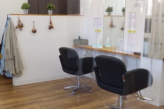 【守恒】≪社保完備・残業ノルマ一切無し・10連休取得可能≫スタイリスト平均月給30万円ほど！前職の経験を考慮した高月給スタート可能！！自分に合った働き方が選べます！！今までの美容師歴が給料に反映され高収入！残業なし！ワークライフバランスを大切にしている「美容室 プリュ マルショク新守恒店（ビヨウシツプリュマルショクシンモリツネテン）」からスタイリスト（美容師）の求人★☆