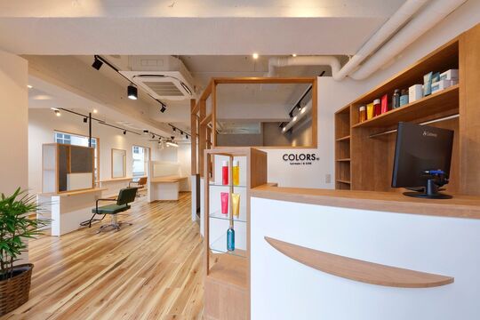 【弁天町】≪社会保険完備＆完全週休二日制≫新規やフリーの入客は優先的に入客可能！素材にこだわる地域密着型サロン「colors B-side（カラーズビーサイド）」からスタイリスト（美容師）の求人★☆★