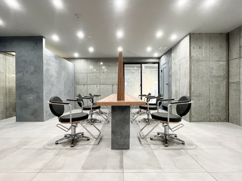 【布施】あなたの夢を応援します！営業中レッスンにより早期デビューが可能！レッスンルーム有り！≪社会保険完備≫≪月8日休み&有給休暇≫多数の薬剤と髪質改善を含めた豊富なメニューで様々な技術をしっかり学べる！スキルアップしたい方は是非！「SHOWER（シャワー）」からアシスタント（美容師）の求人☆★