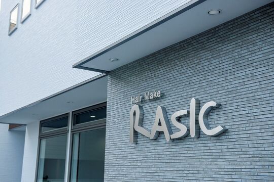 【姫路駅】≪月給25万円≫≪社会保険完備≫≪20時までに退勤可能≫≪地域密着型≫≪スタッフの仲がいい≫スタッフの仲が良く働きやすさ抜群！スキルアップしてきたい方にオススメ！「Hair Make RASIC（ヘアメイクラジック）」からスタイリスト（美容師）の求人★☆