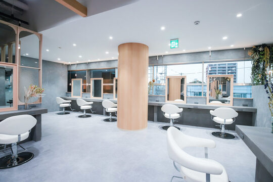 【金剛】≪完全週休2日制≫≪社会保険完備≫≪住宅手当あり≫地域最大級の人気ヘアサロン！充実の教育体制が整い、美容師として長く活躍出来る環境です！スタッフを大切にし、将来を一緒に考えてくれる会社！「La Belleme by AK（ラベルムバイエーケー）」からアシスタント（美容師）の求人☆★