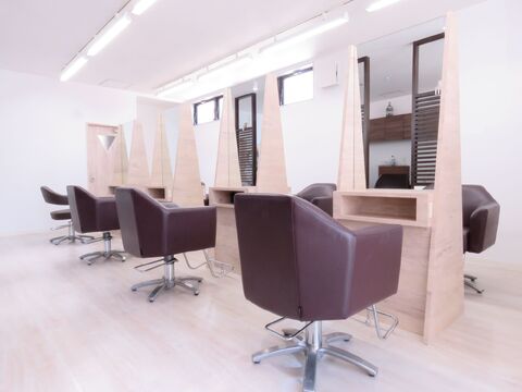 【西鉄香椎駅】≪社会保険完備≫≪アクセス◎≫効率良くレッスンできるのでスタイリストデビューは2年を目標にしています！！オーナーさんから直接技術を学べるので成長スピードも早いヘアサロン「HAIR MAKE LUKA（ヘアメイクルカ）」からアシスタント（美容師）の求人☆☆