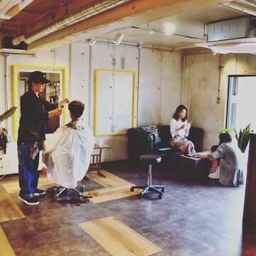 【甲東園】≪20時までに退勤可能≫≪営業中レッスンOK≫≪スタイリストデビュー最短1年≫≪独立ノウハウを学べる環境≫マンツーマンでレッスンしてもらえる！将来独立したい方にもおすすめ！「libera（リベラ）」からアシスタント（美容師）の求人☆★