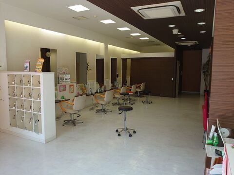 【高田市駅】≪月7,8日休み≫≪平均退社時間19時≫≪夏季冬季休暇あり≫スタッフの仲が良くチームワーク抜群！働きやすい環境が整っています！faire（フェール）からアシスタント（美容師）の求人☆★☆