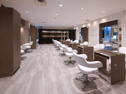 【京橋】≪実働8時間≫≪月8日休み≫≪社会保険完備≫≪営業中レッスン&早期デビュー可能≫デザインカラーも髪質改善も大人気のヘアサロン！スタイリストになれば業務委託で勤務可能！「granze 京橋店（グランジュキョウバシテン）」からアシスタント（美容師）の求人☆★