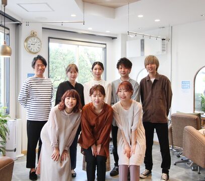 【佐賀駅】≪月休8日・社会保険完備・保育園の利用OK≫一社で長くお仕事頑張りたい方にオススメ！！動画レッスンもあるので効率良く技術を学べ最短2年でスタイリストデビューを目指せるトータルビューティーヘアサロン「Cobalt（コバルト）」からアシスタント（美容師）の求人☆★