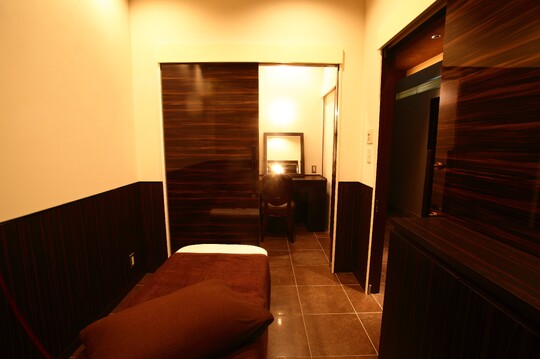 【なんば】≪エステ経験者の募集≫≪実働8時間≫≪社会保険完備≫≪有給休暇あり&土日休みOK≫完全個室のエステ＆アイラッシュサロン！アイリスト兼任のトータルビューティーサロン！「SHARM PLUS 難波高島屋（シェルムプリュスナンバタカシマヤ）」からエステティシャンの求人☆☆