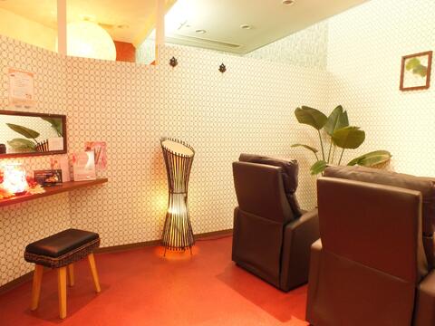 【博多駅】≪社会保険完備・実働8時間・有給消化率100%≫メリハリをつけてお仕事頑張りましょう！安心の福利厚生が整った「Nail&Eyelash LUXUEUX. ホテル日航福岡店（ネイルアンドアイラッシュルクソーホテルニッコウフクオカテン）」からアイリスト（まつげエクステ・まつげパーマ・アイブロウ）の求人☆☆