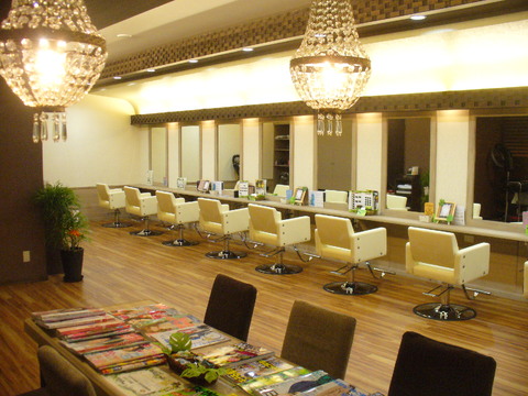 【男川】◆ベビーシッター費用補助あり・日曜定休・最大月12日休み・残業ほぼ無し・社会保険完備◆指名なし・予約なしでプライベートの予定も立てやすい！パートさんの急なお休みにも対応できる環境が人気！幅広い年齢層のスタッフさんが活躍中の「Ai-ney 美合店（アイニ ミアイテン）」からスタイリスト（美容師）の求人★☆