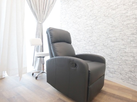 【武庫之荘】≪社会保険完備≫≪年間休日120日≫≪土日休みOK≫≪実働8時間≫アイラッシュとネイルを扱うトータルビューティーサロン！融通が利きやすいので、あなたに合った働き方をご相談ください！「Foo flow（フーフロー）」からアイリスト（まつげエクステ・まつげパーマ）の求人☆☆