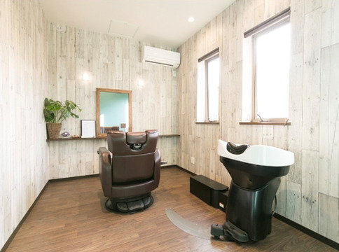 【中山寺】≪最低保証給23万円≫≪日月の連休あり≫≪19時半までに退勤OK≫正社員・パート・業務委託から選べる！給与重視の方、プライベート重視の方のどちらでも働きやすい環境です！プライベートサロン「Un Lino（アンリノ）」からスタイリスト（美容師）の求人☆★