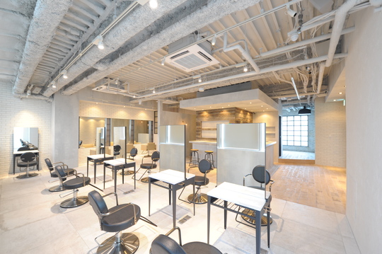 【渋谷】◆撮影ブース完備◆業界屈指の集客力でたくさんのお客様を担当できます！バックオフィスを設置し、スタッフさん一人一人のセルフブランディングを確立！今日本で一番予約されている美容室「ALBUM 渋谷店（アルバムシブヤテン）」からスタイリスト（美容師）の求人☆★