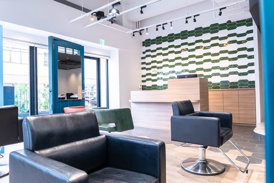 【武庫之荘】≪社会保険完備≫≪産休育休実績あり≫≪20時までに退勤可能≫≪週3日、1日5時間～OK≫幅広い年代から愛される地域密着型サロン！フラットな人間関係で働きやすい！「algernon（アルジャーノン）」からスタイリスト（美容師）の求人☆★