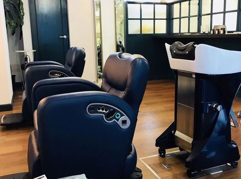 【三宮】≪完全週休2日≫≪社会保険完備≫≪土日休み可能≫≪月給24万円から≫≪20時までの退勤可能≫≪パートは週1日からOK≫しっかりしたバックアップ体制！リフレッシュ休暇最長2週間取得可能！「GRAMERCY AX 三宮店（グラマシーアクスサンノミヤテン）」からスタイリスト（美容師）の求人☆★