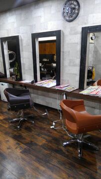 【武庫之荘】≪パート、アルバイトも大歓迎≫お客様と密に関われるアットホームな雰囲気が人気 実践で学んでいけるので確実なレベルアップが可能！自由な社風の地域密着型サロン“Hair create Shuu（ヘアークリエイトシュウ）”からアシスタント（美容師）の求人☆★