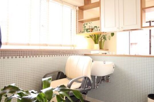 【心斎橋】≪完全週休二日制＆社会保険完備≫年3回、日曜日のお休みの取得も可能。アナタの入社に合わせて、集客も力を入れていきます！仕事もプライベートも両立させ、充実させていきましょう！！口コミで評価の高い注目サロン「giggle（ギグル）」からスタイリスト（美容師）求人☆☆